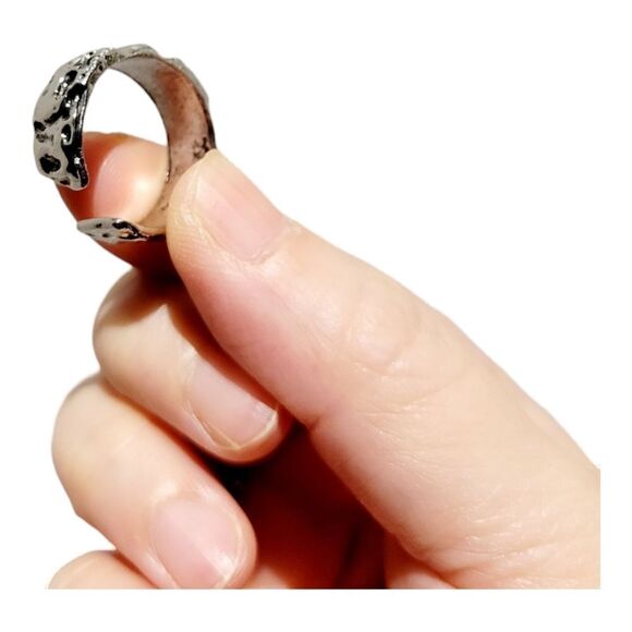 Brand New Silver Multi Skulls Heads Ring Adjustable Size - Picture 7 of 8